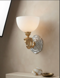 Aplique de Pared Clásico de Alabastro con Base Ornamentada