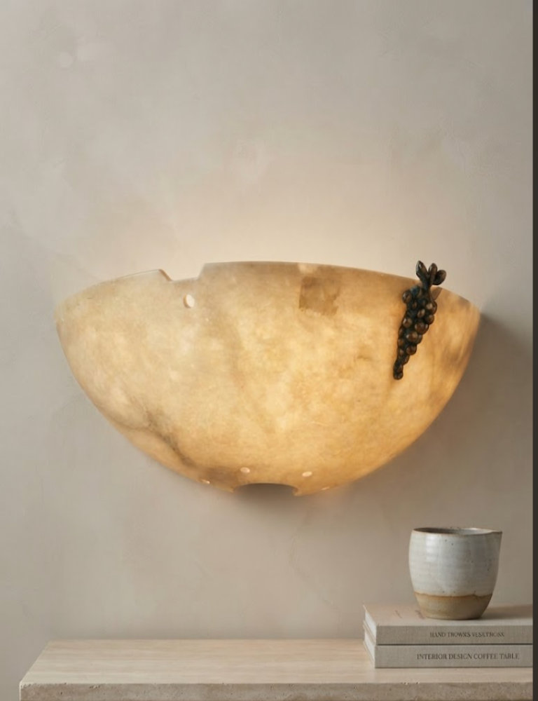 Aplique de Pared de Alabastro con Detalle Ornamental