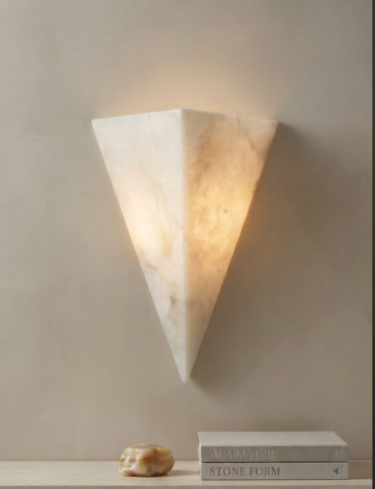 Aplique de Pared Triangular de Alabastro "Pérgamo"