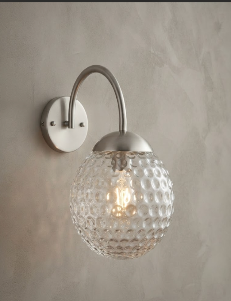 Aplique de Pared con Esfera de Cristal Texturizado y Acabado Níquel